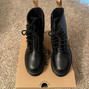 Vegan jadon II boot mono platforms